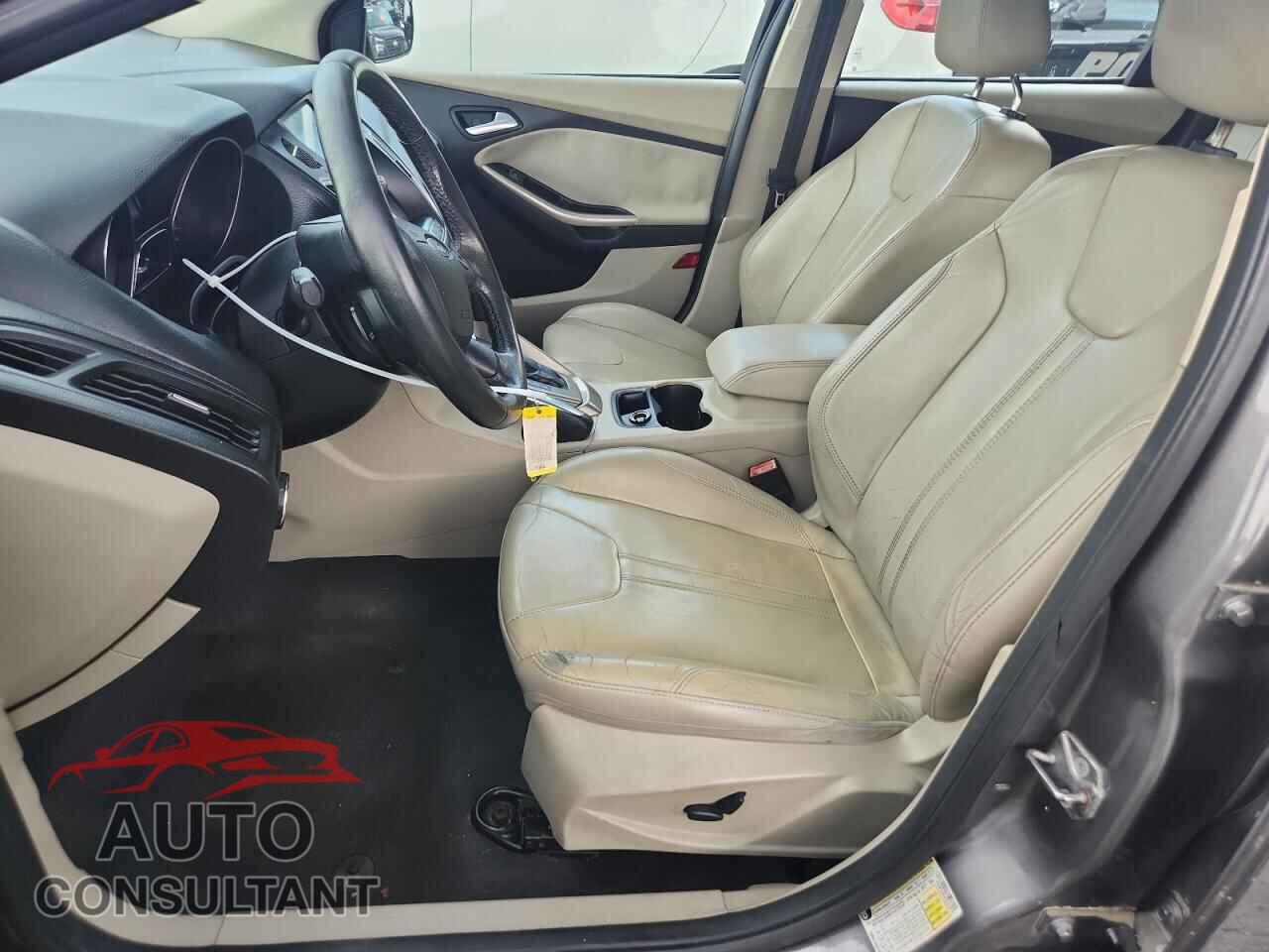 FORD FOCUS 2012 - 1FAHP3M2XCL331074