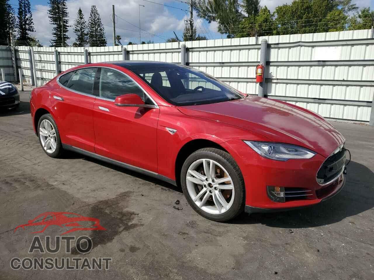 TESLA MODEL S 2015 - 5YJSA1H28FFP70863