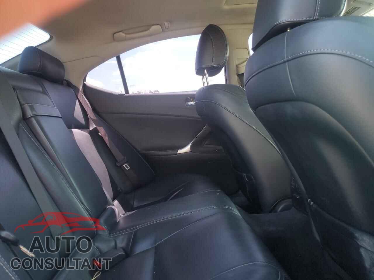 LEXUS IS 2011 - JTHCF5C24B5047655