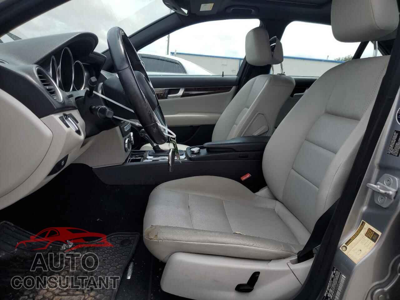 MERCEDES-BENZ C-CLASS 2012 - WDDGF4HB4CR192586