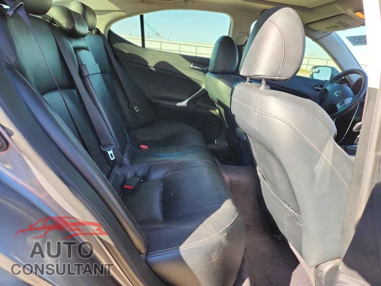 LEXUS IS 2012 - JTHCF5C20C5055365