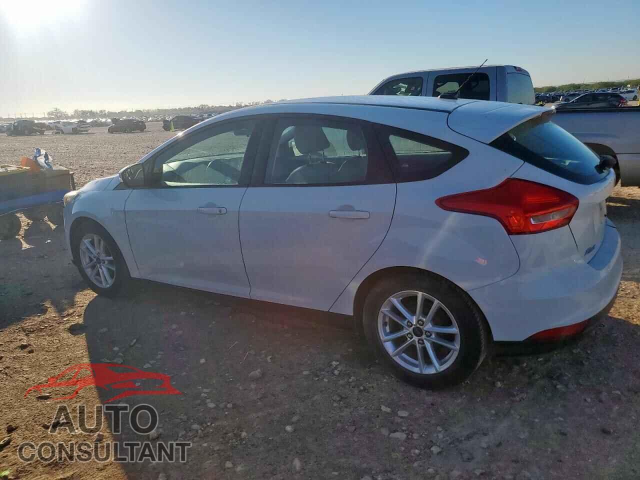FORD FOCUS 2015 - 1FADP3K21FL240409