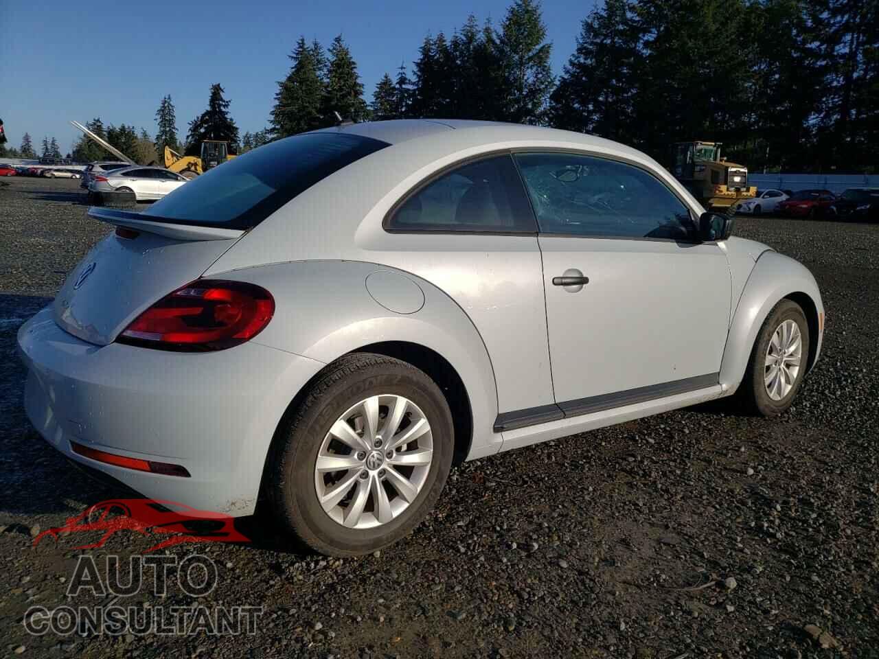 VOLKSWAGEN BEETLE 2018 - 3VWFD7AT8JM710629