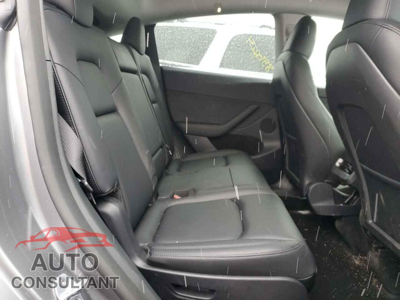 TESLA MODEL Y 2024 - 7SAYGAEE3RF185770