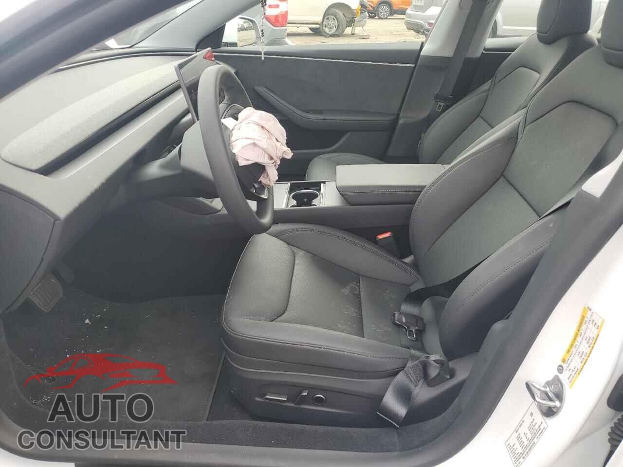 TESLA MODEL 3 2025 - 5YJ3E1EB2SF010242