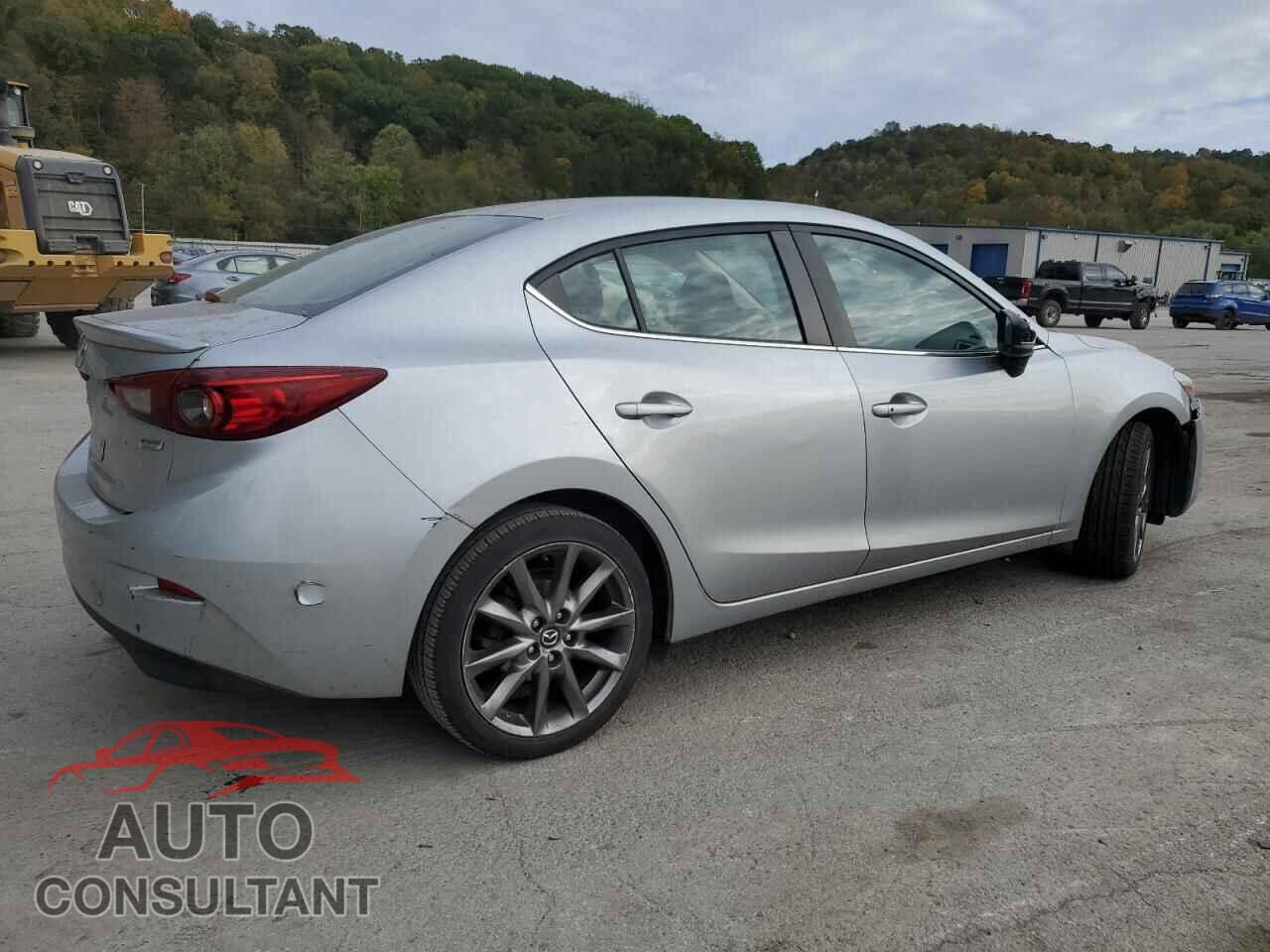 MAZDA 3 2018 - 3MZBN1V34JM207263