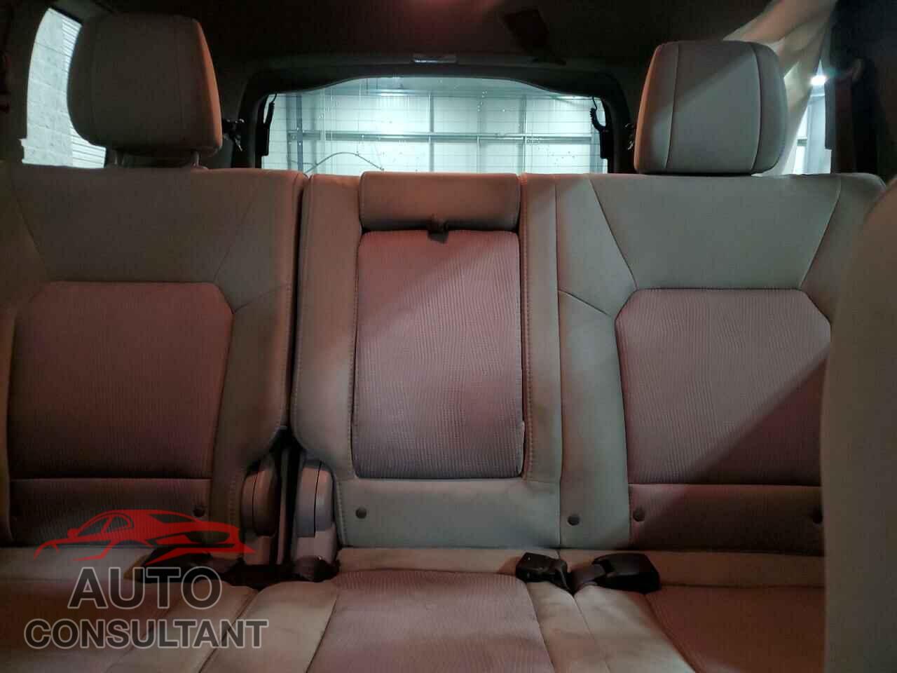 HONDA PILOT 2015 - 5FNYF4H3XFB054357