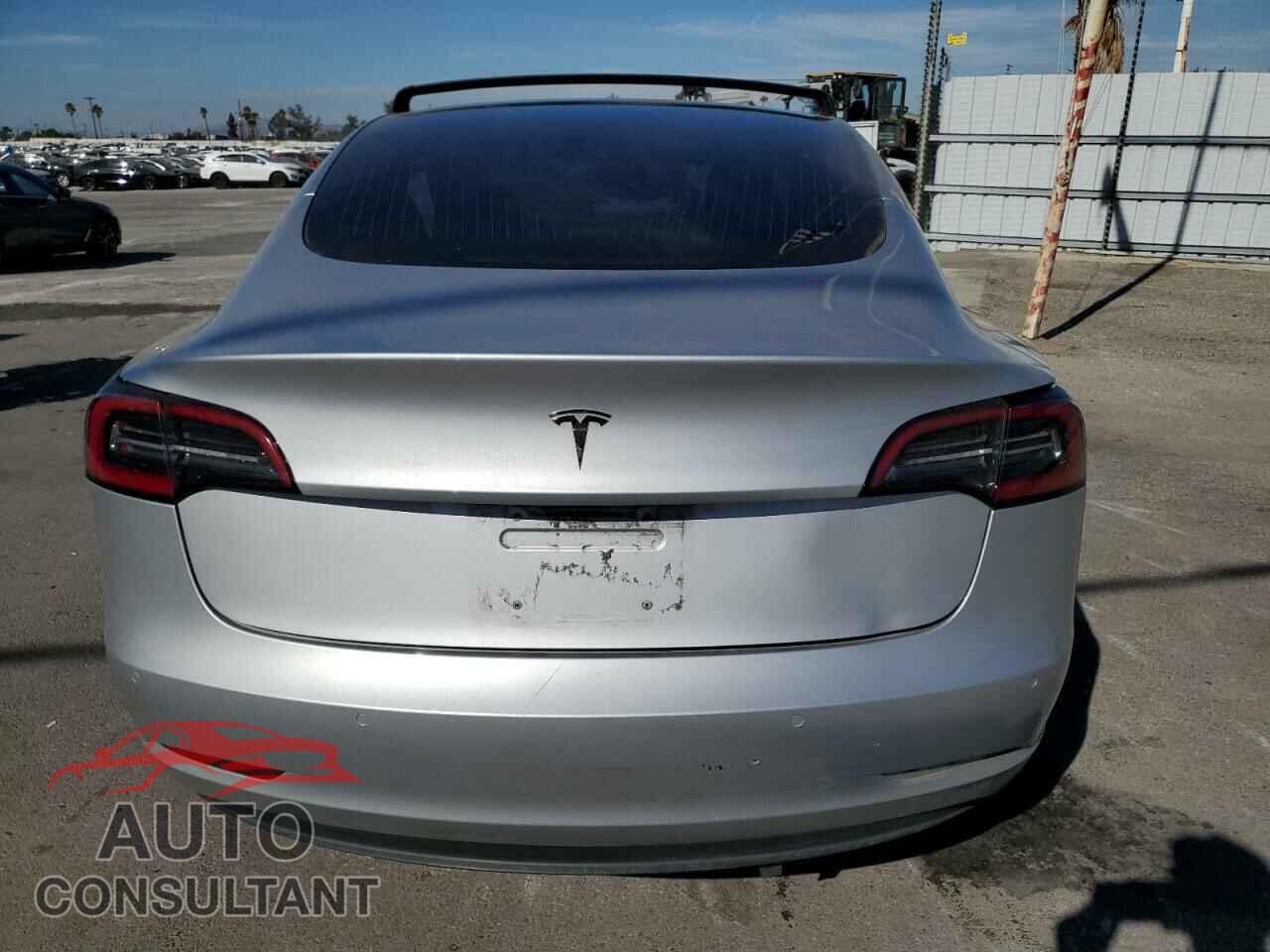 TESLA MODEL 3 2018 - 5YJ3E1EA3JF040727