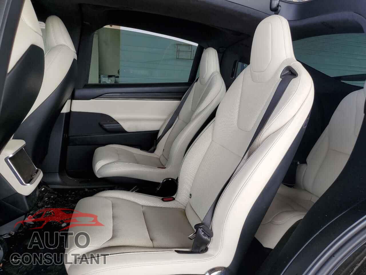 TESLA MODEL X 2024 - 7SAXCBE61RF435903