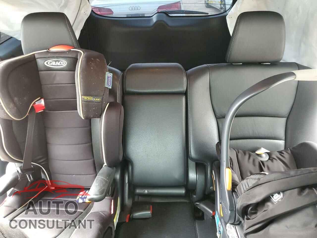 HONDA PILOT 2019 - 5FNYF5H43KB007793