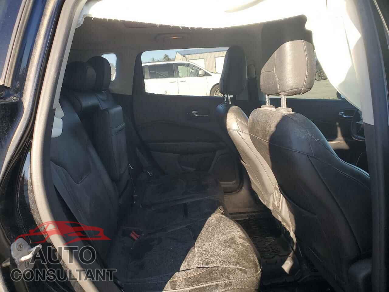JEEP COMPASS 2018 - 3C4NJDCB9JT199738