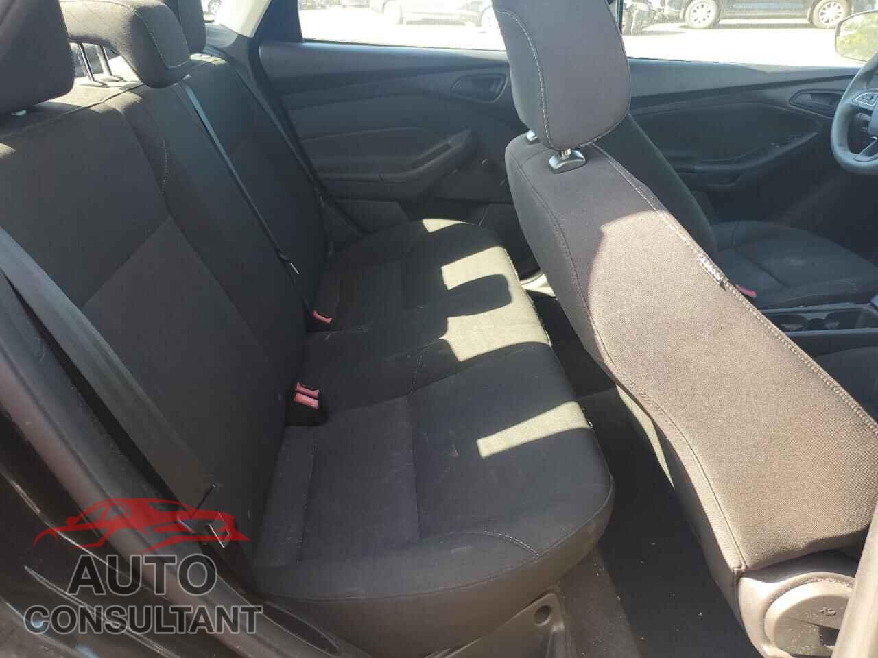 FORD FOCUS 2015 - 1FADP3E27FL200427