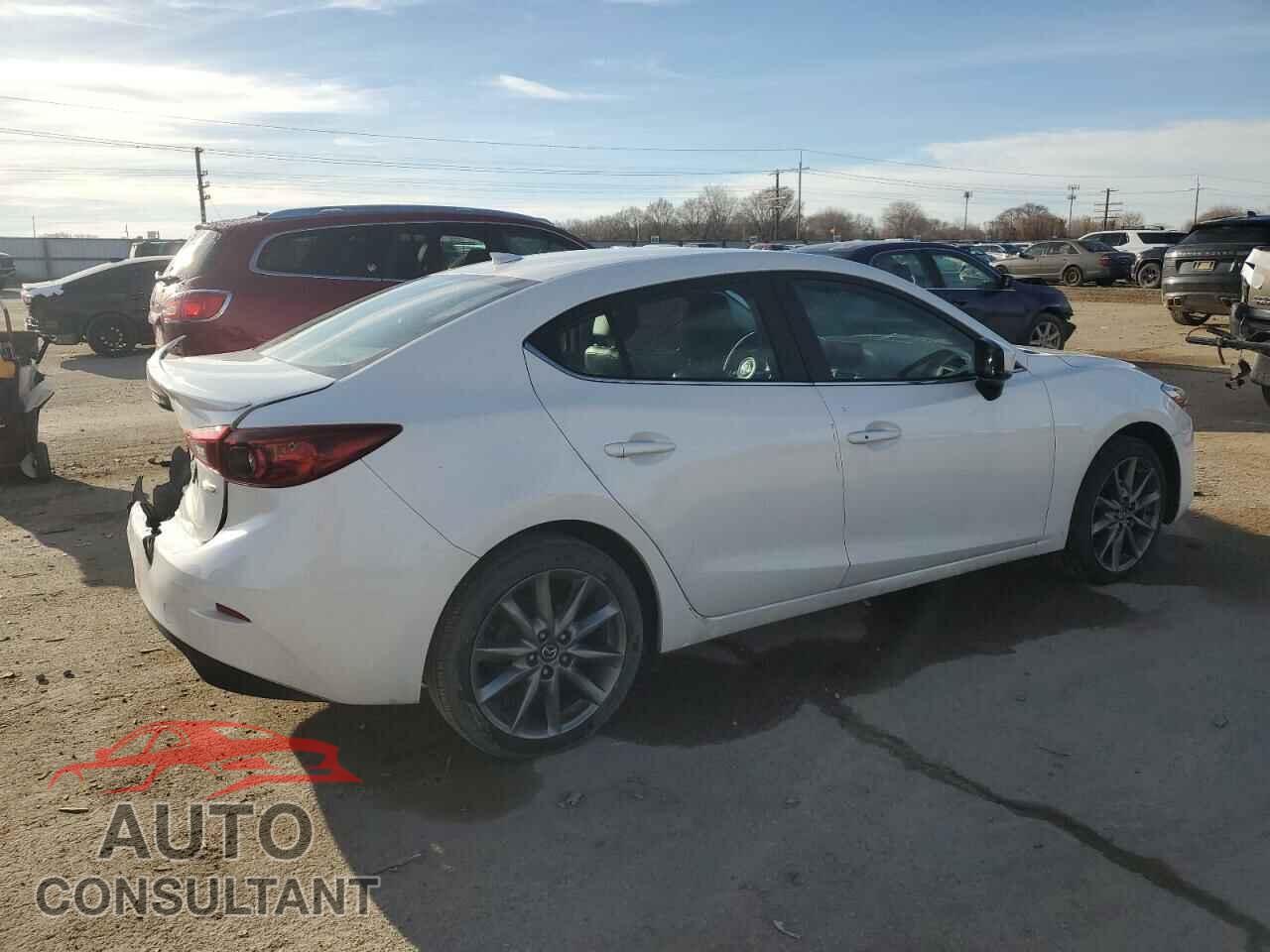 MAZDA 3 2018 - 3MZBN1V38JM262296