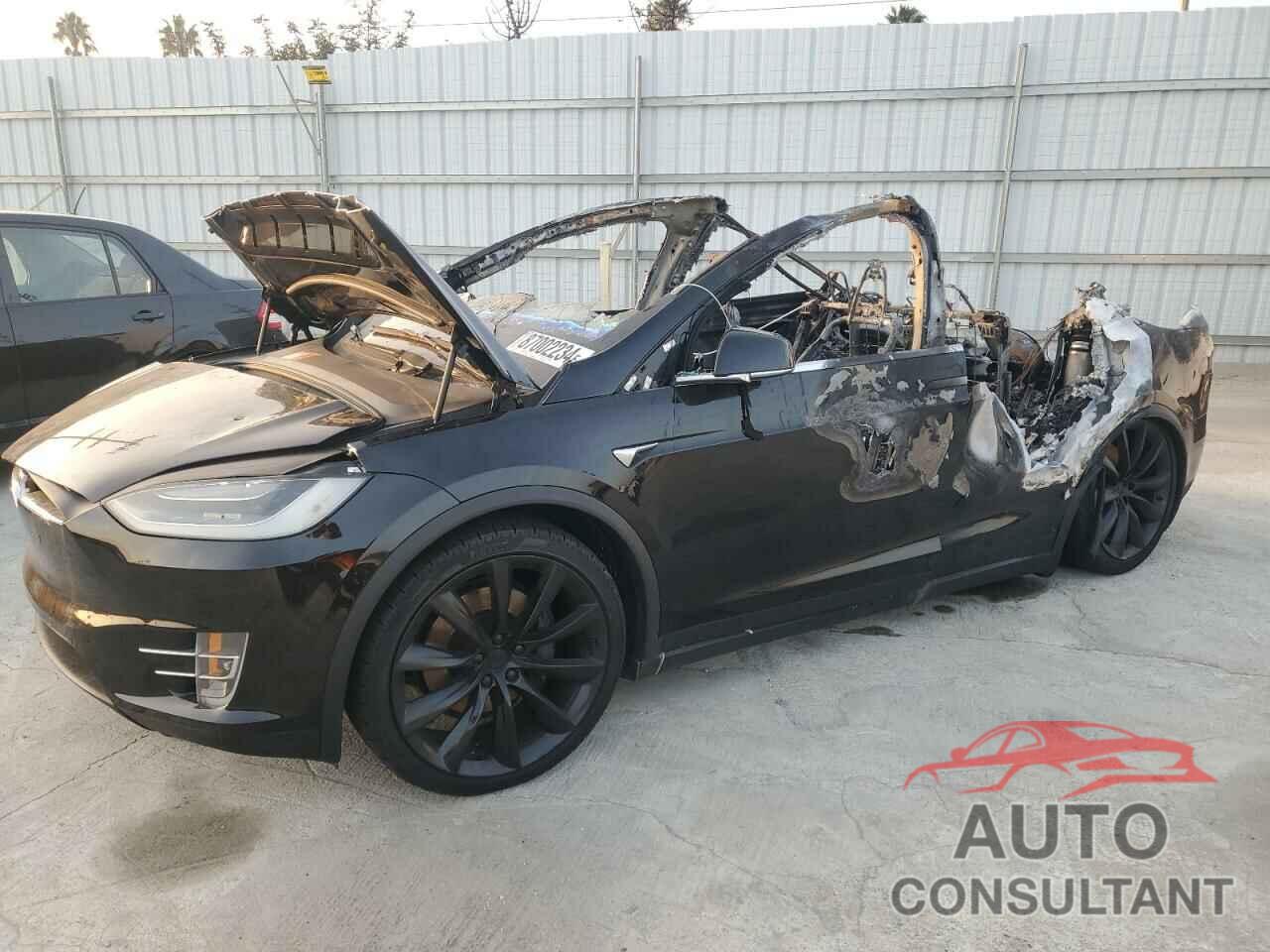 TESLA MODEL X 2018 - 5YJXCAE27JF102307