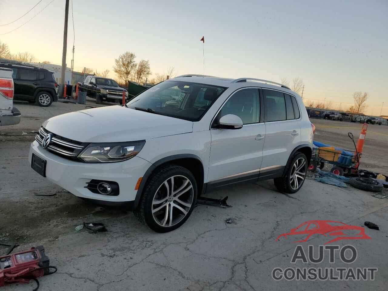 VOLKSWAGEN TIGUAN 2017 - WVGVV7AX2HK011749