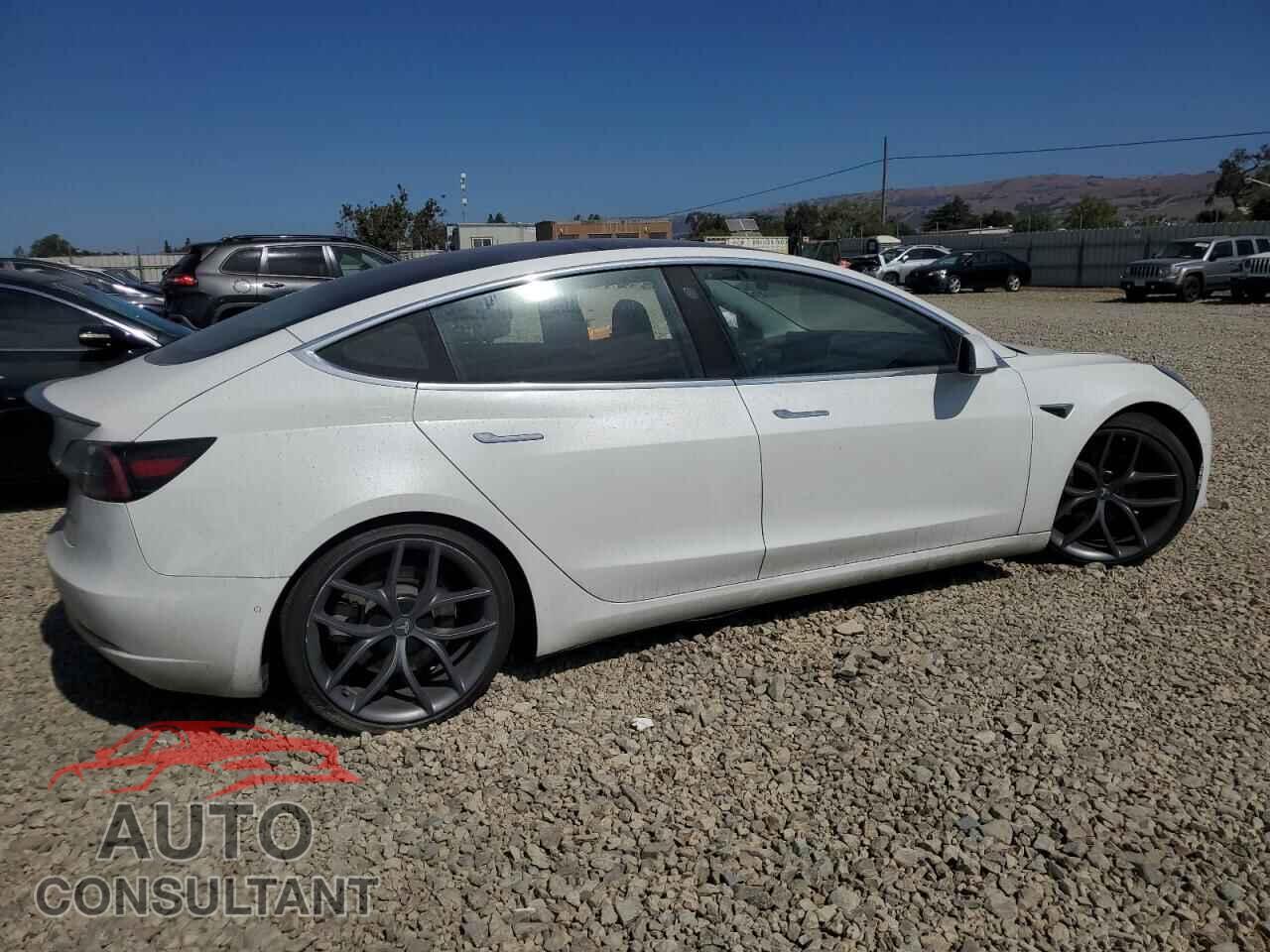TESLA MODEL 3 2018 - 5YJ3E1EA0JF008334
