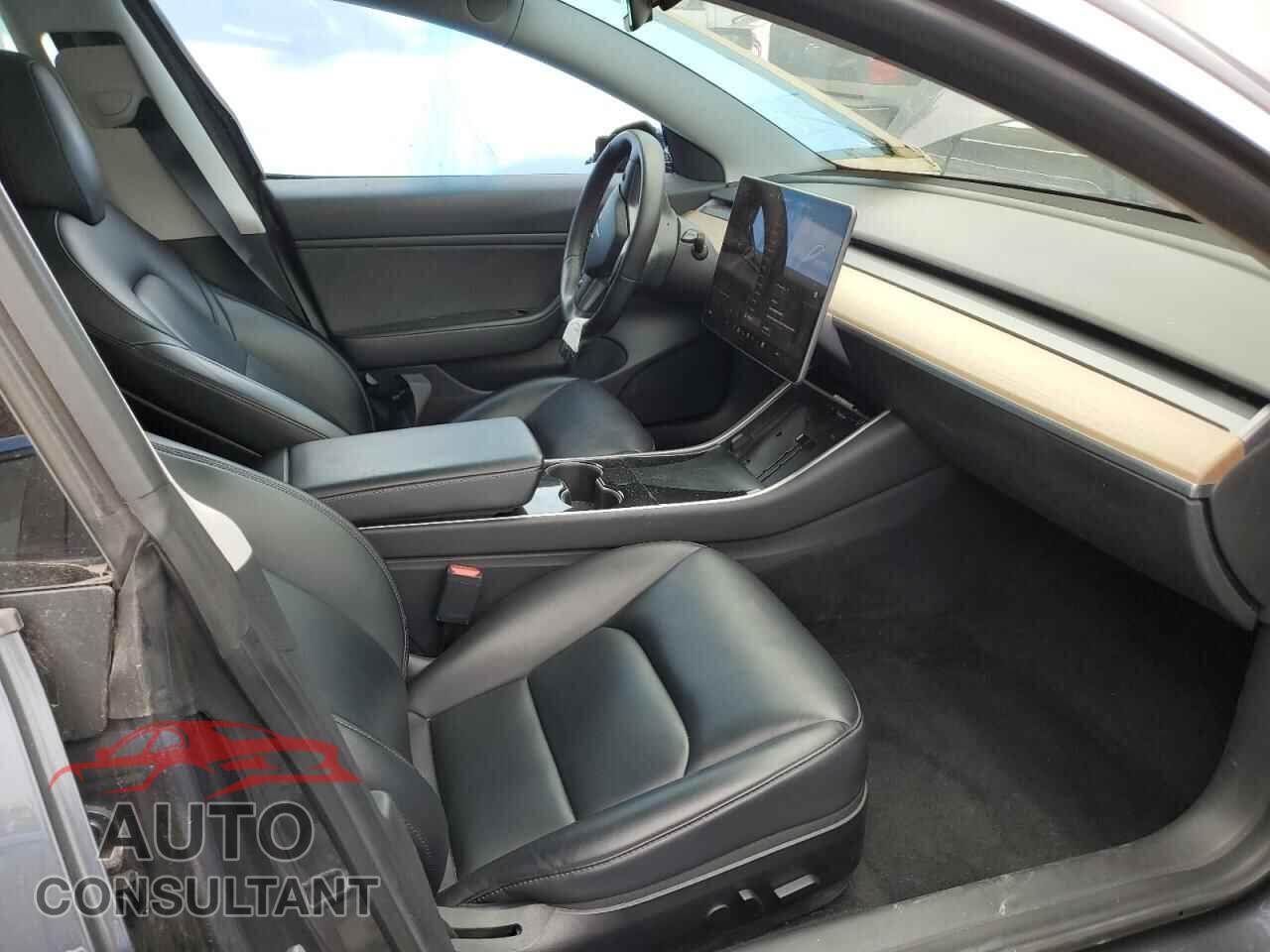 TESLA MODEL 3 2019 - 5YJ3E1EB8KF481277