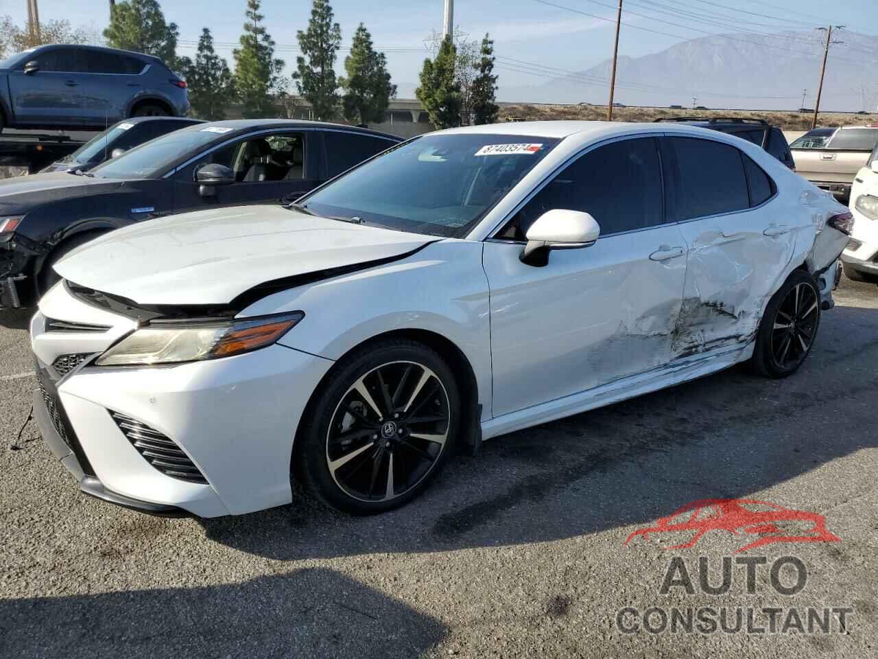 TOYOTA CAMRY 2018 - 4T1B61HK4JU056094