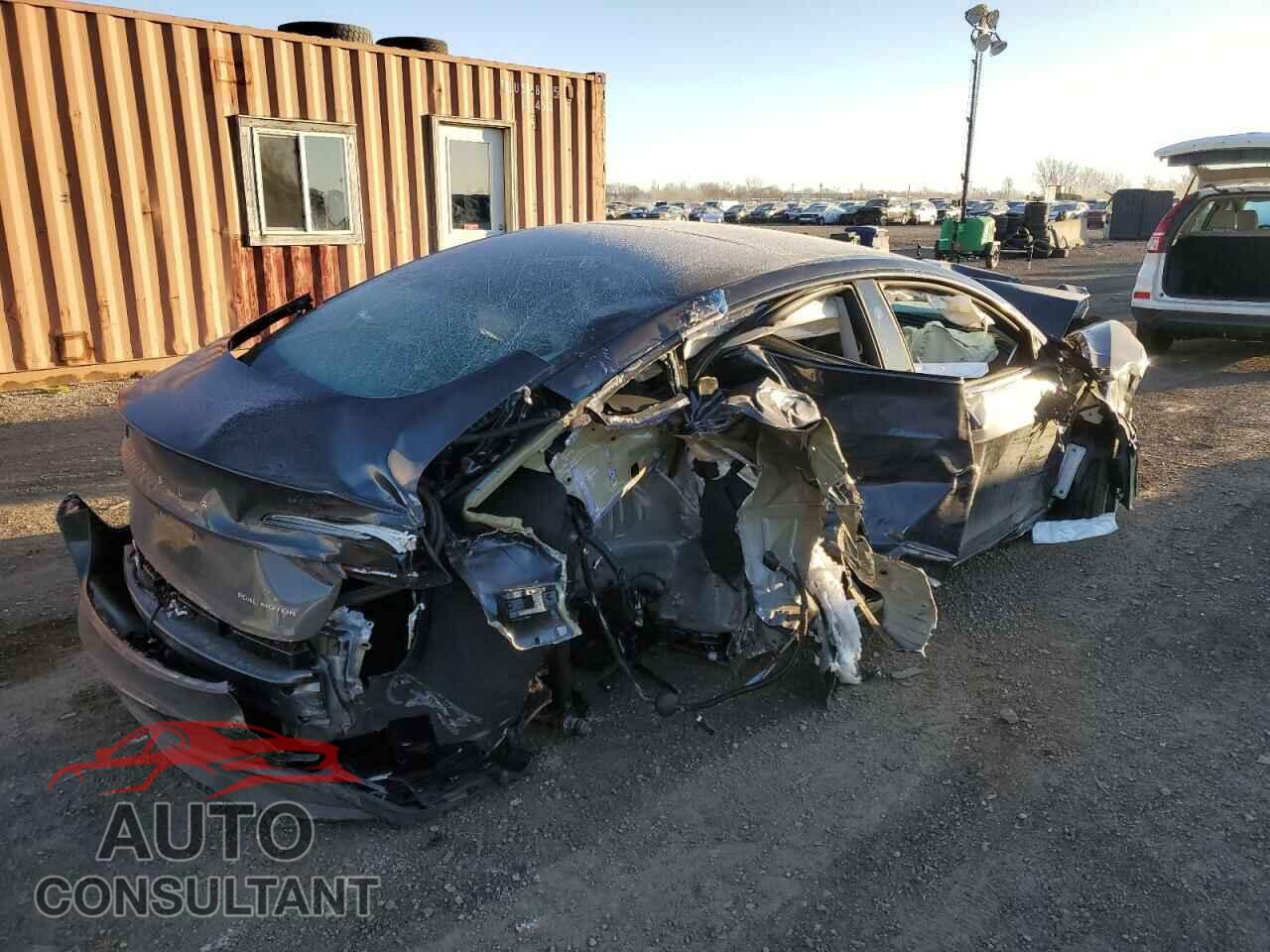 TESLA MODEL 3 2025 - 5YJ3E1EB0SF904322