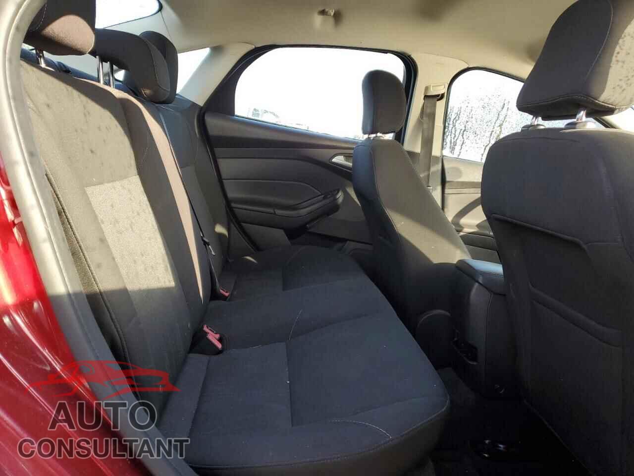 FORD FOCUS 2015 - 1FADP3F2XFL281647