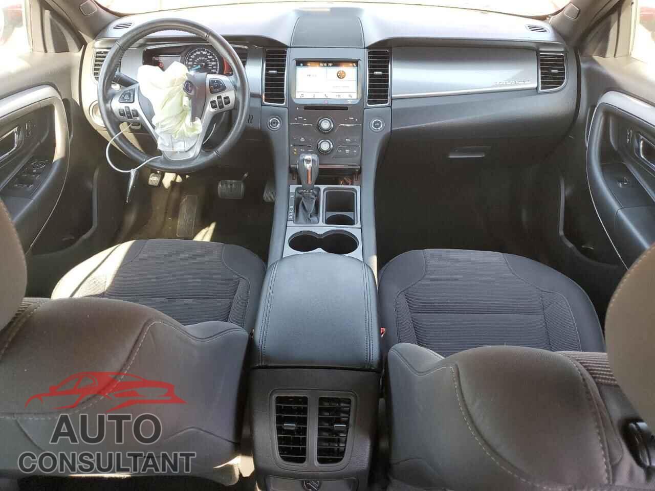 FORD TAURUS 2018 - 1FAHP2E84JG127700