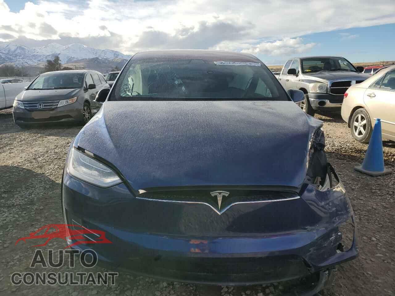 TESLA MODEL X 2018 - 5YJXCAE29JF140945