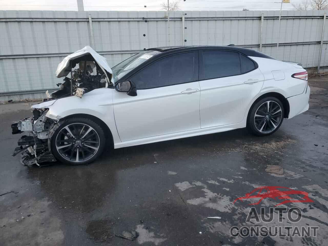TOYOTA CAMRY 2018 - 4T1B61HK3JU138513