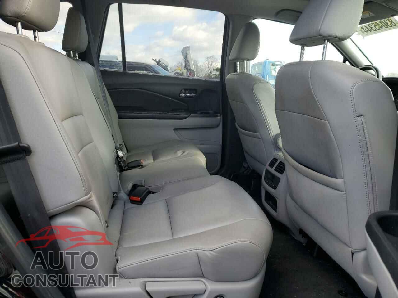 HONDA PILOT 2017 - 5FNYF6H79HB069739