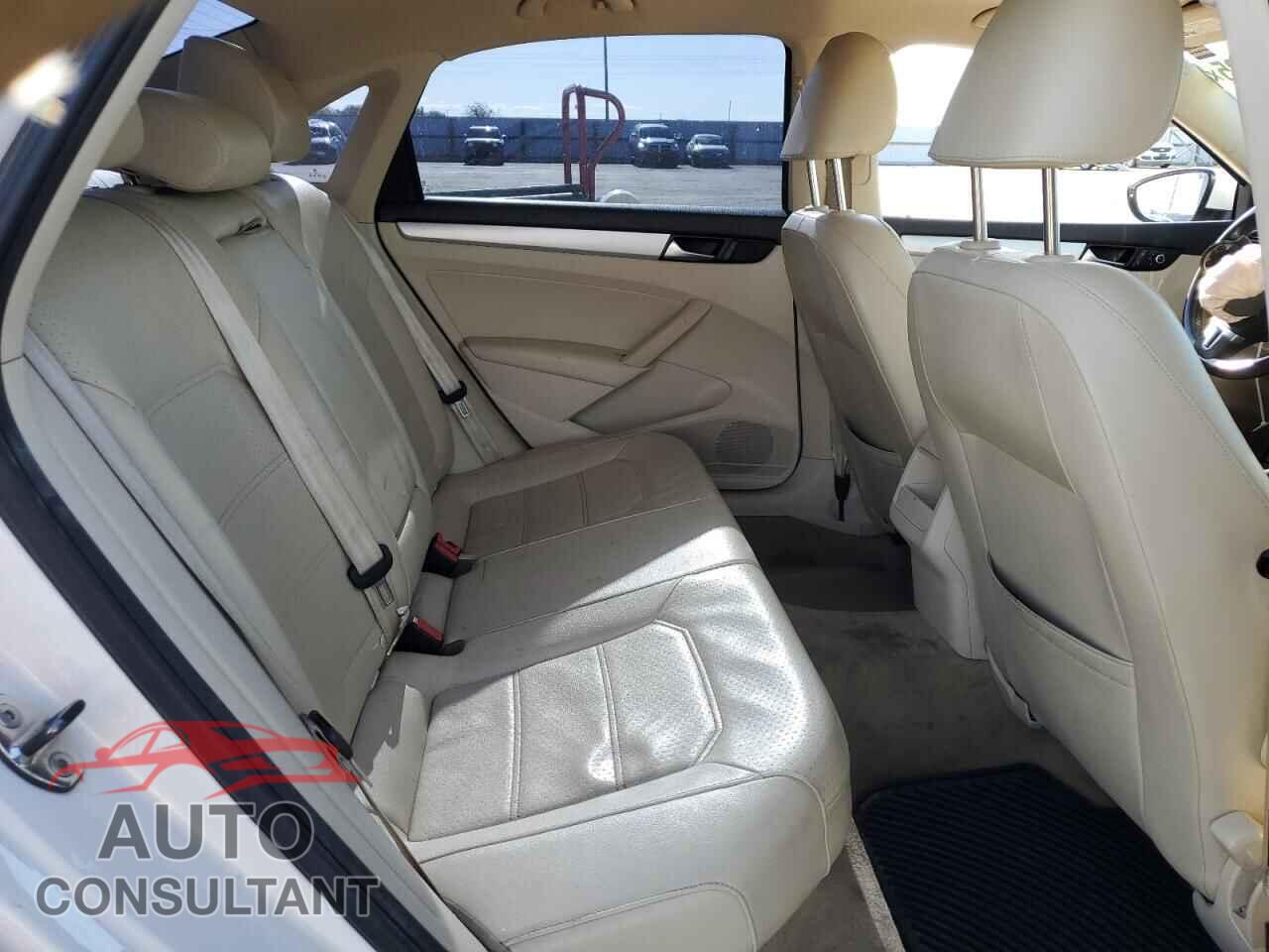VOLKSWAGEN PASSAT 2012 - 1VWBP7A39CC036128