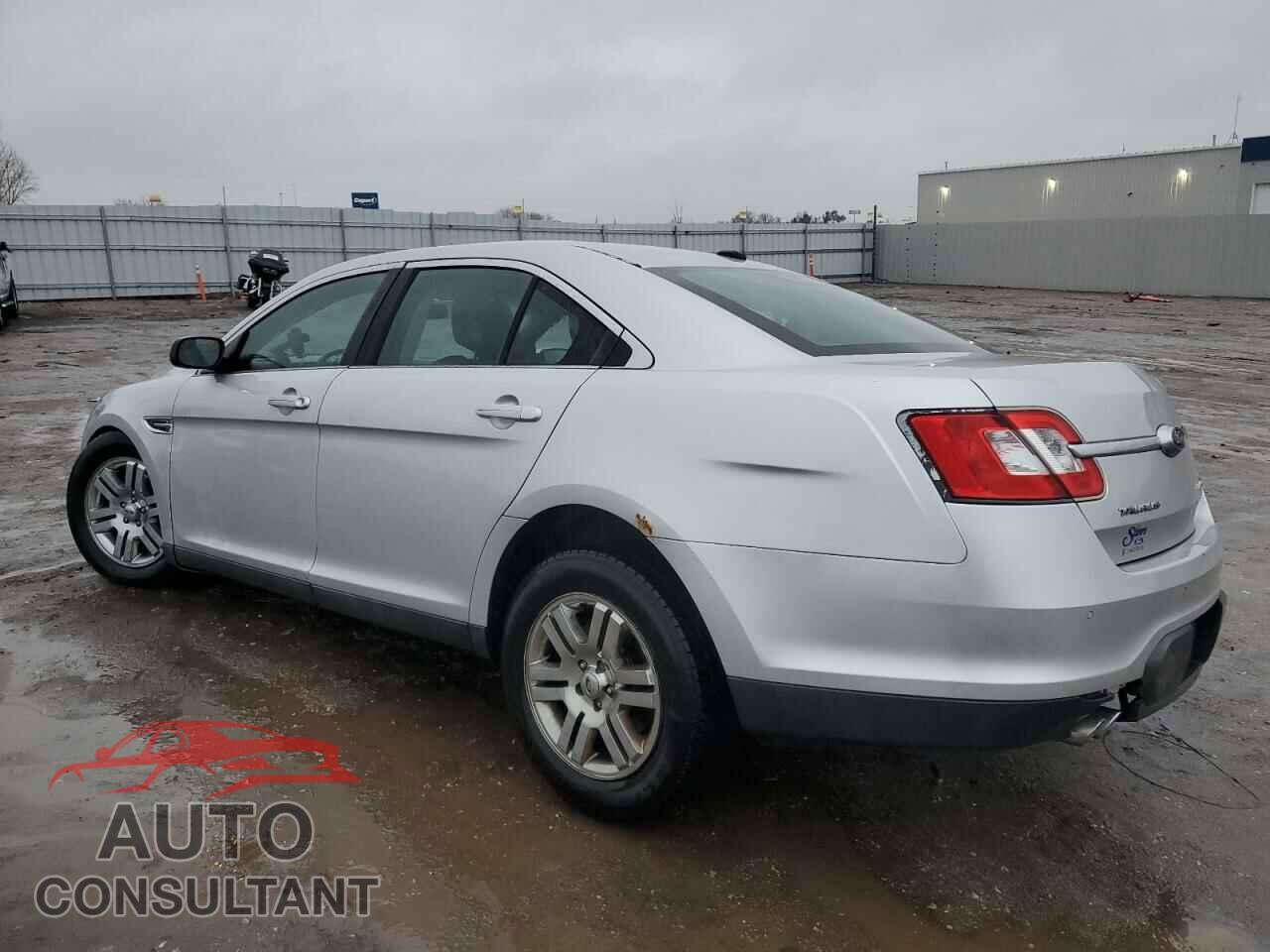 FORD TAURUS 2011 - 1FAHP2FW2BG110974