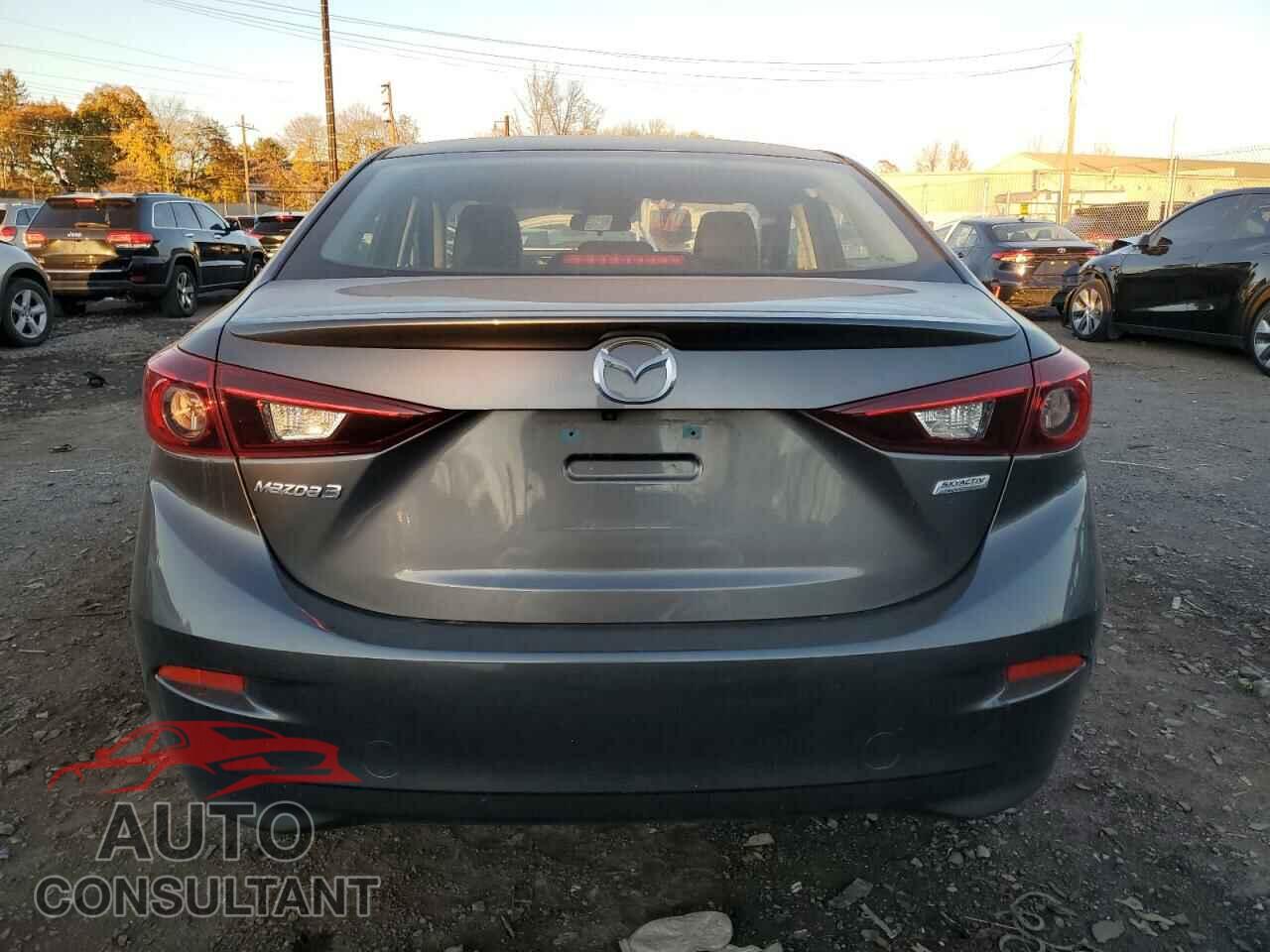 MAZDA 3 2018 - 3MZBN1V31JM196691