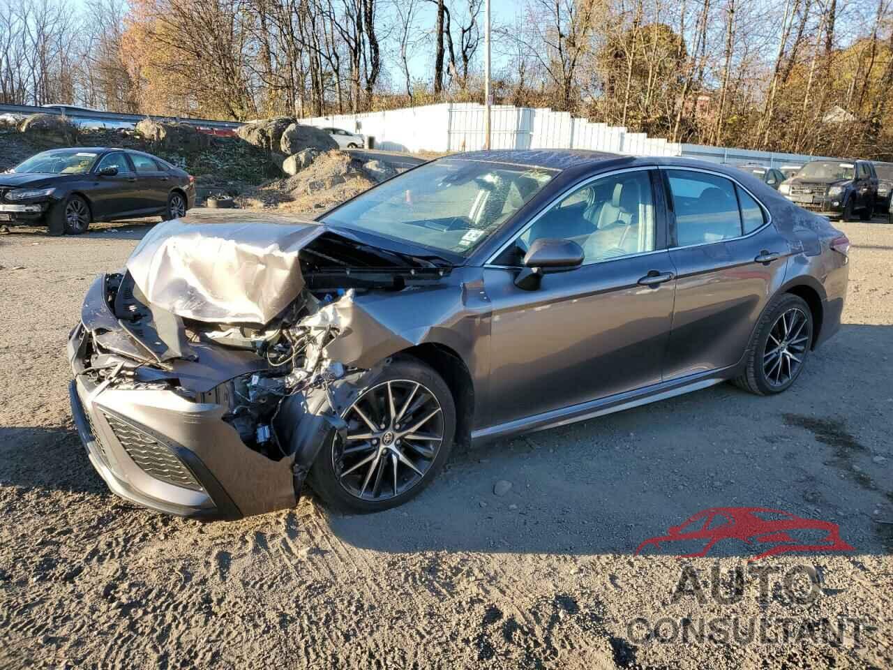 TOYOTA CAMRY 2021 - 4T1G11AK4MU480104