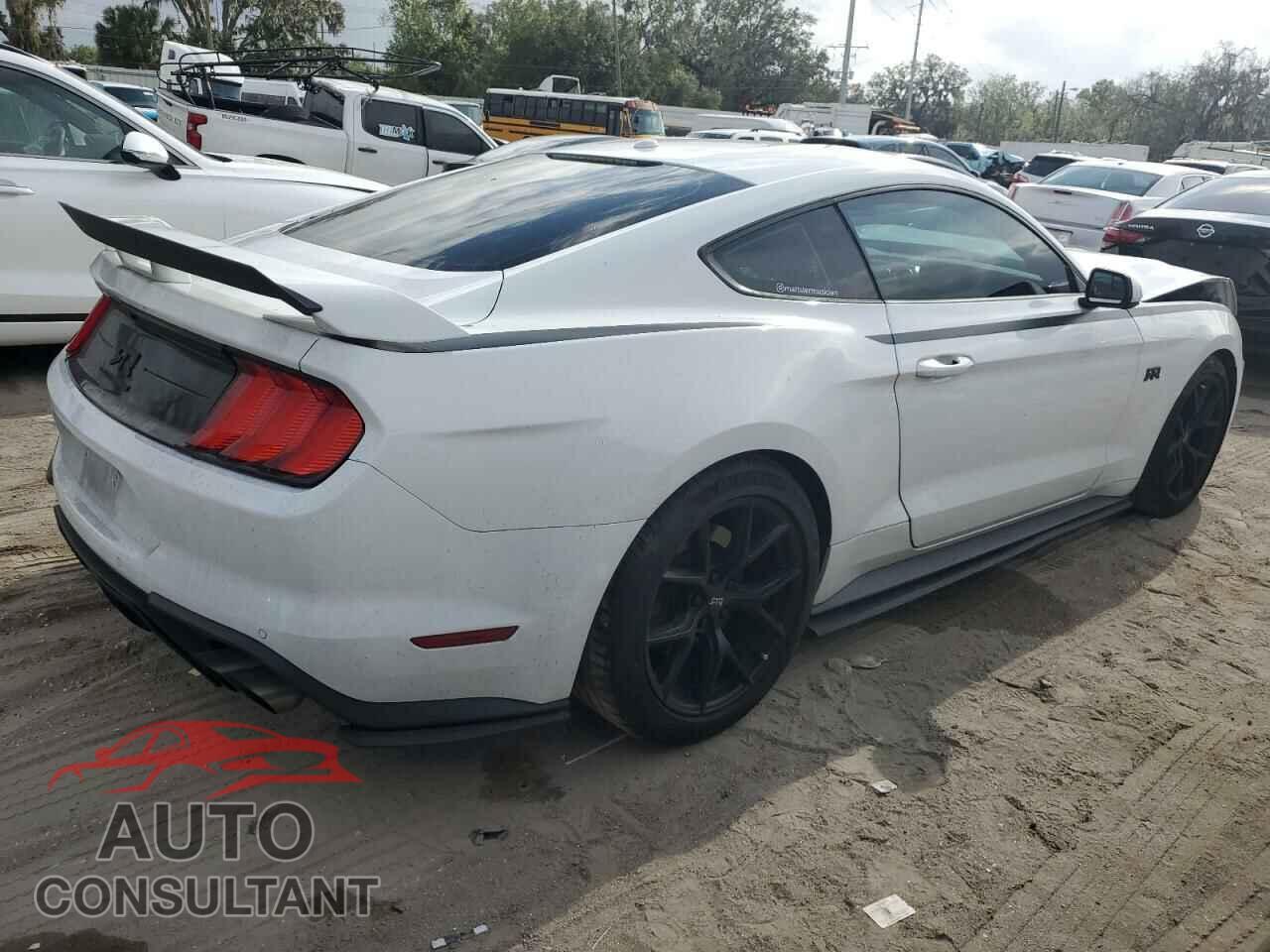 FORD MUSTANG 2019 - 1FA6P8CF2K5195647
