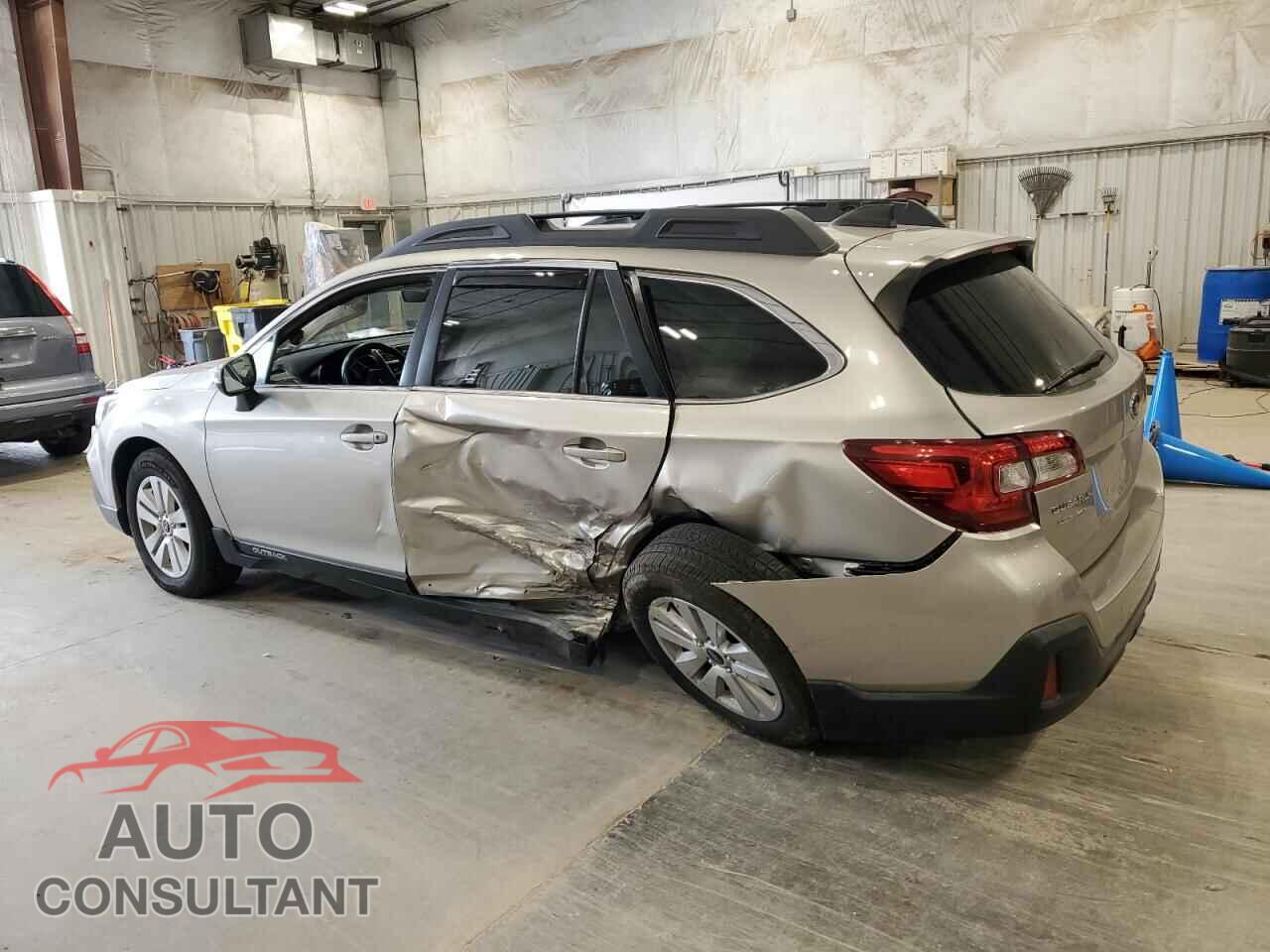 SUBARU OUTBACK 2018 - 4S4BSAFC7J3356600