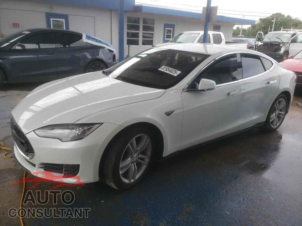 TESLA MODEL S 2015 - 5YJSA1H28FF086847