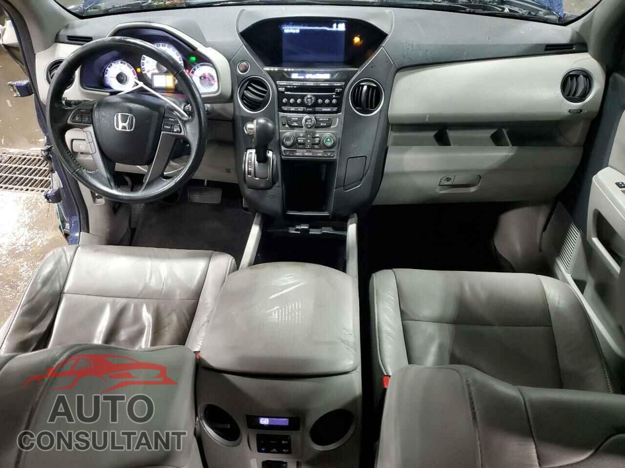 HONDA PILOT 2015 - 5FNYF4H56FB001558