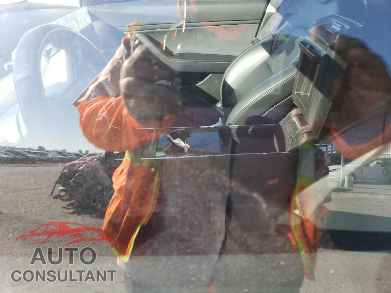 TESLA MODEL 3 2018 - 5YJ3E1EAXJF102110