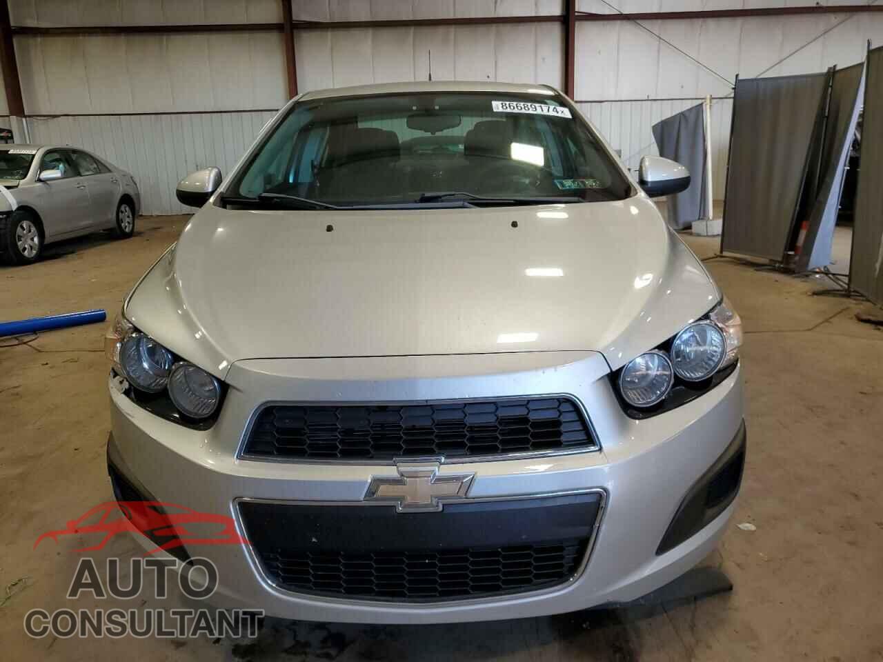 CHEVROLET SONIC 2014 - 1G1JC5SH9E4170555