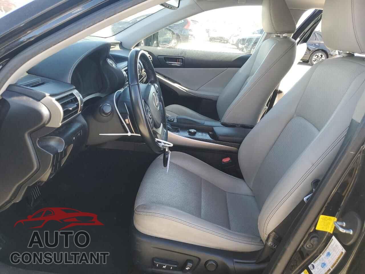 LEXUS IS 2016 - JTHBA1D29G5038247