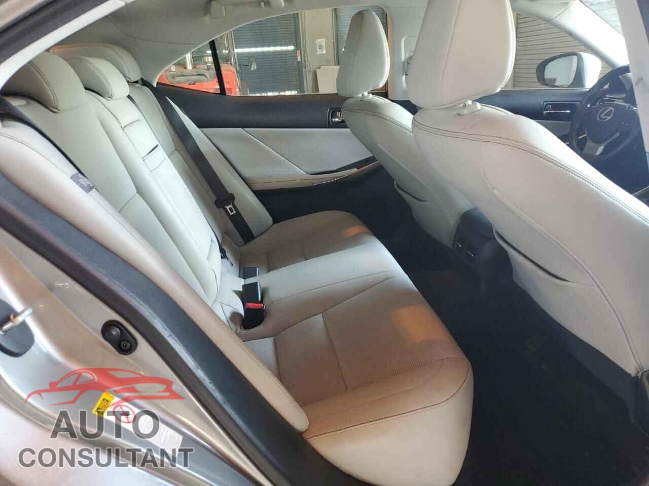 LEXUS IS 2014 - JTHBF1D20E5038121