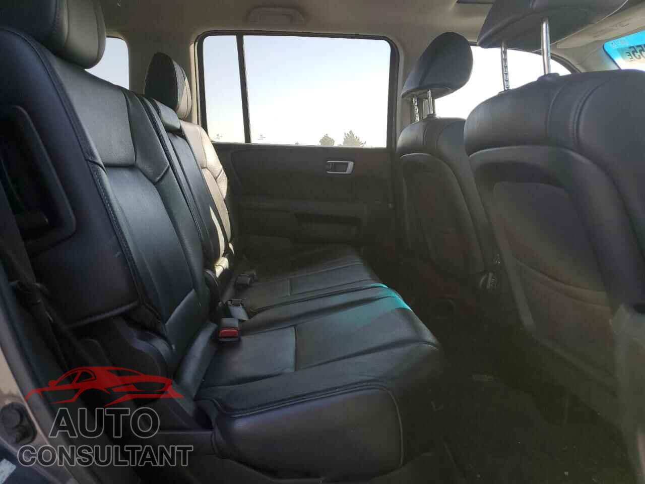 HONDA PILOT 2013 - 5FNYF4H50DB044192