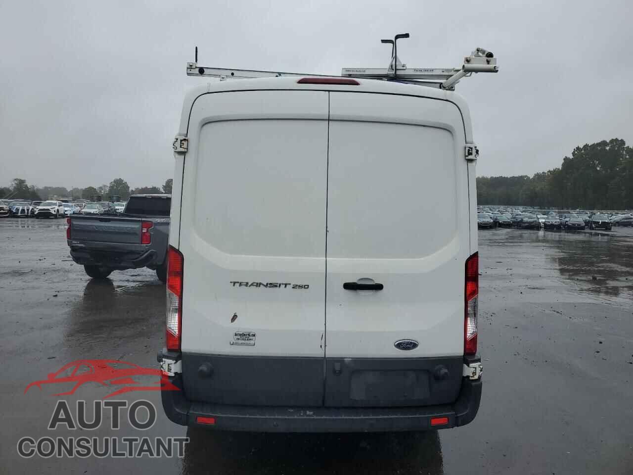 FORD TRANSIT 2015 - 1FTNR2CG2FKB30777