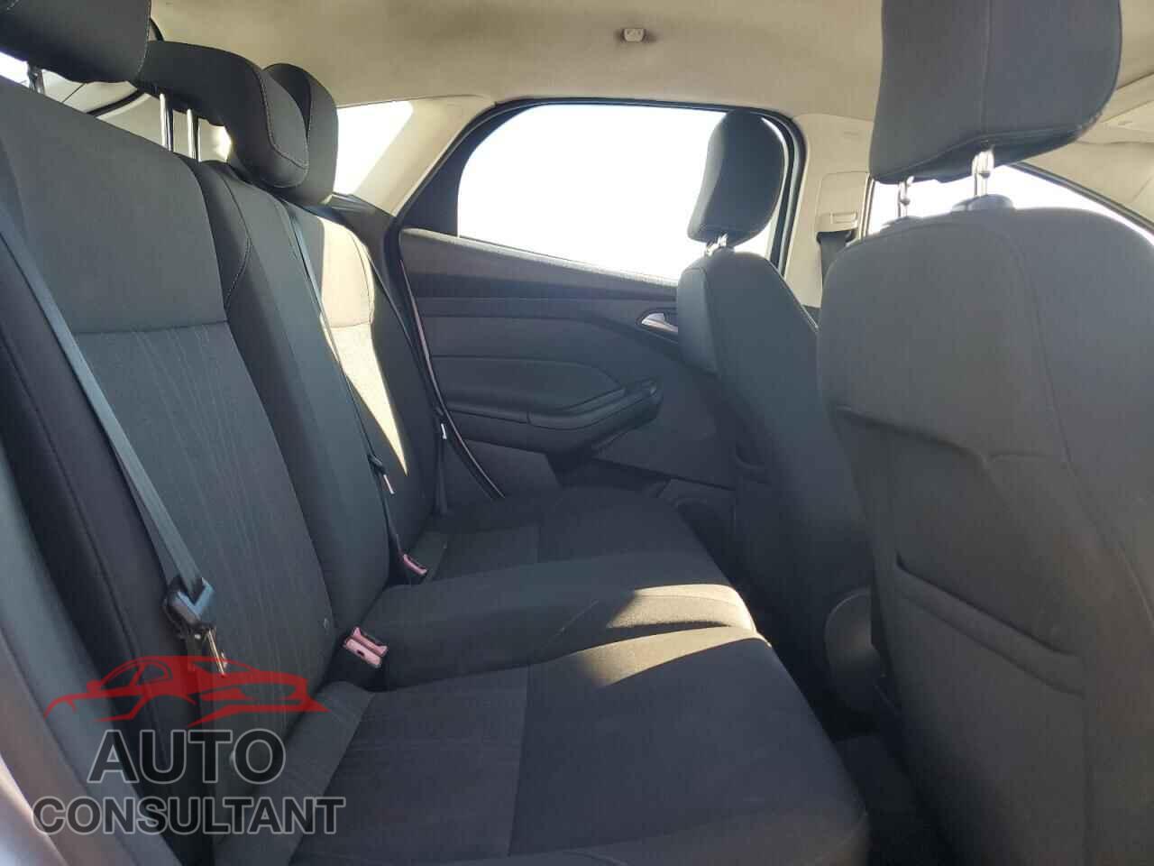 FORD FOCUS 2015 - 1FADP3K28FL223039