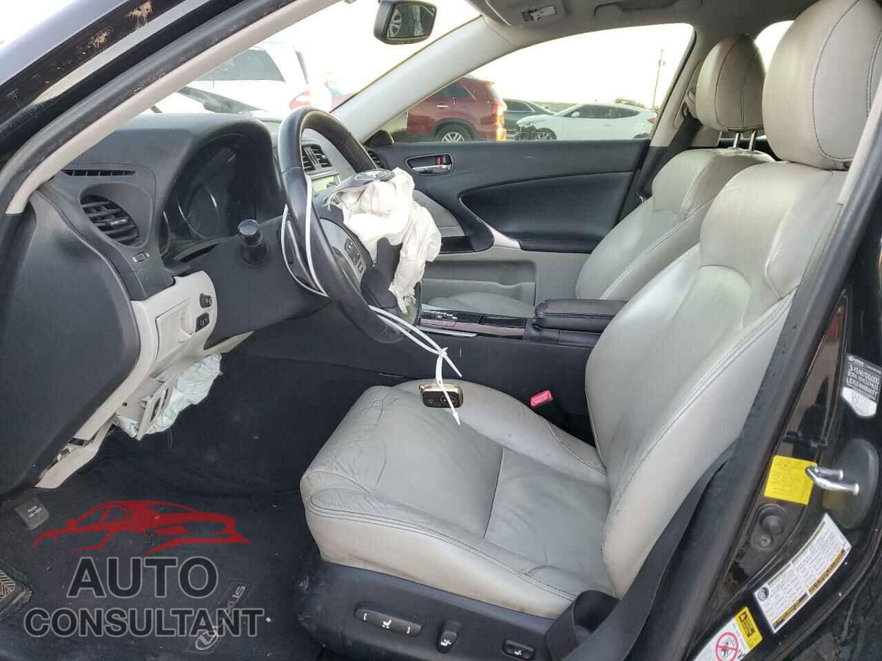 LEXUS IS 2011 - JTHBF5C24B5147721