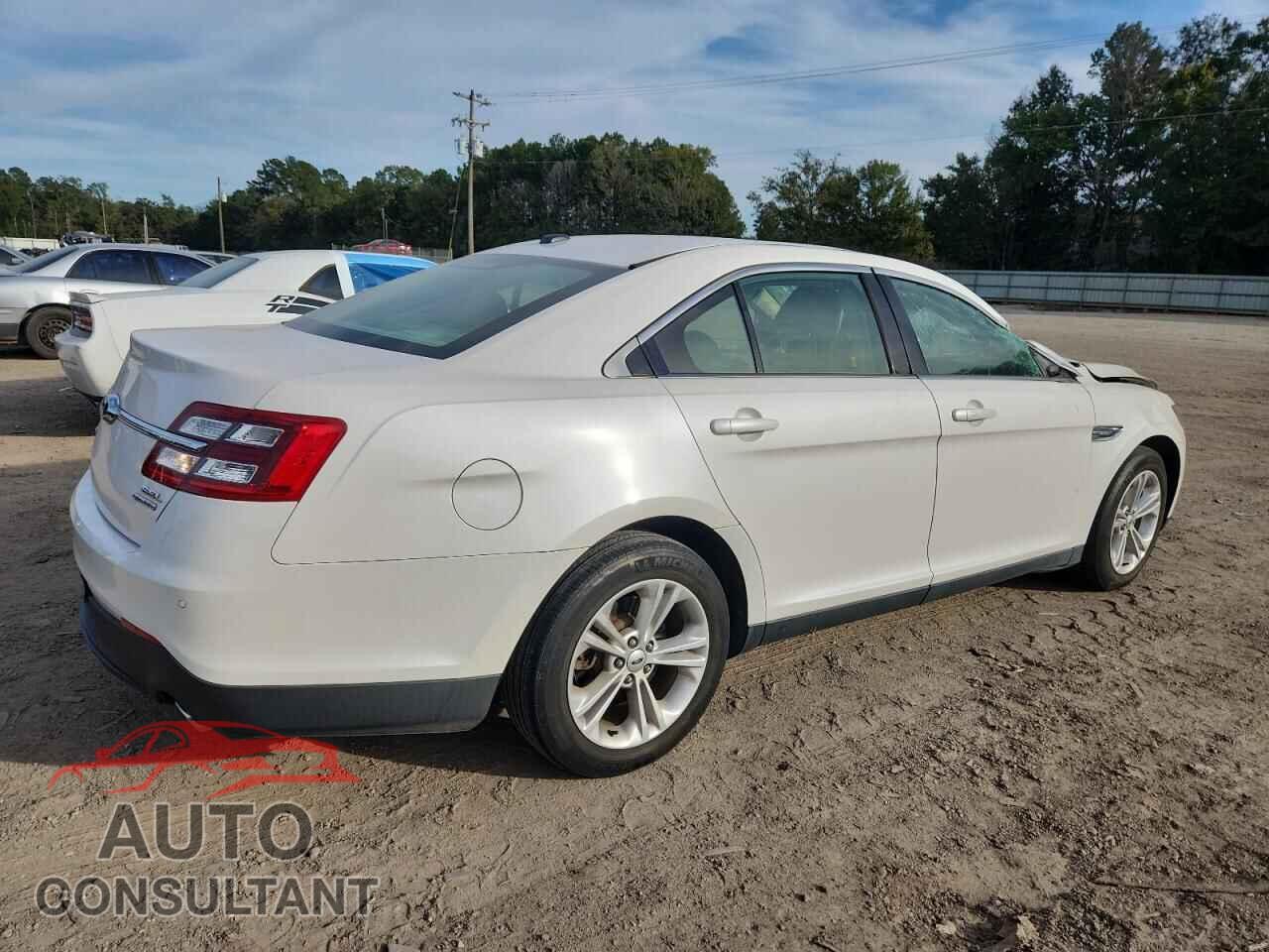 FORD TAURUS 2018 - 1FAHP2E88JG111015