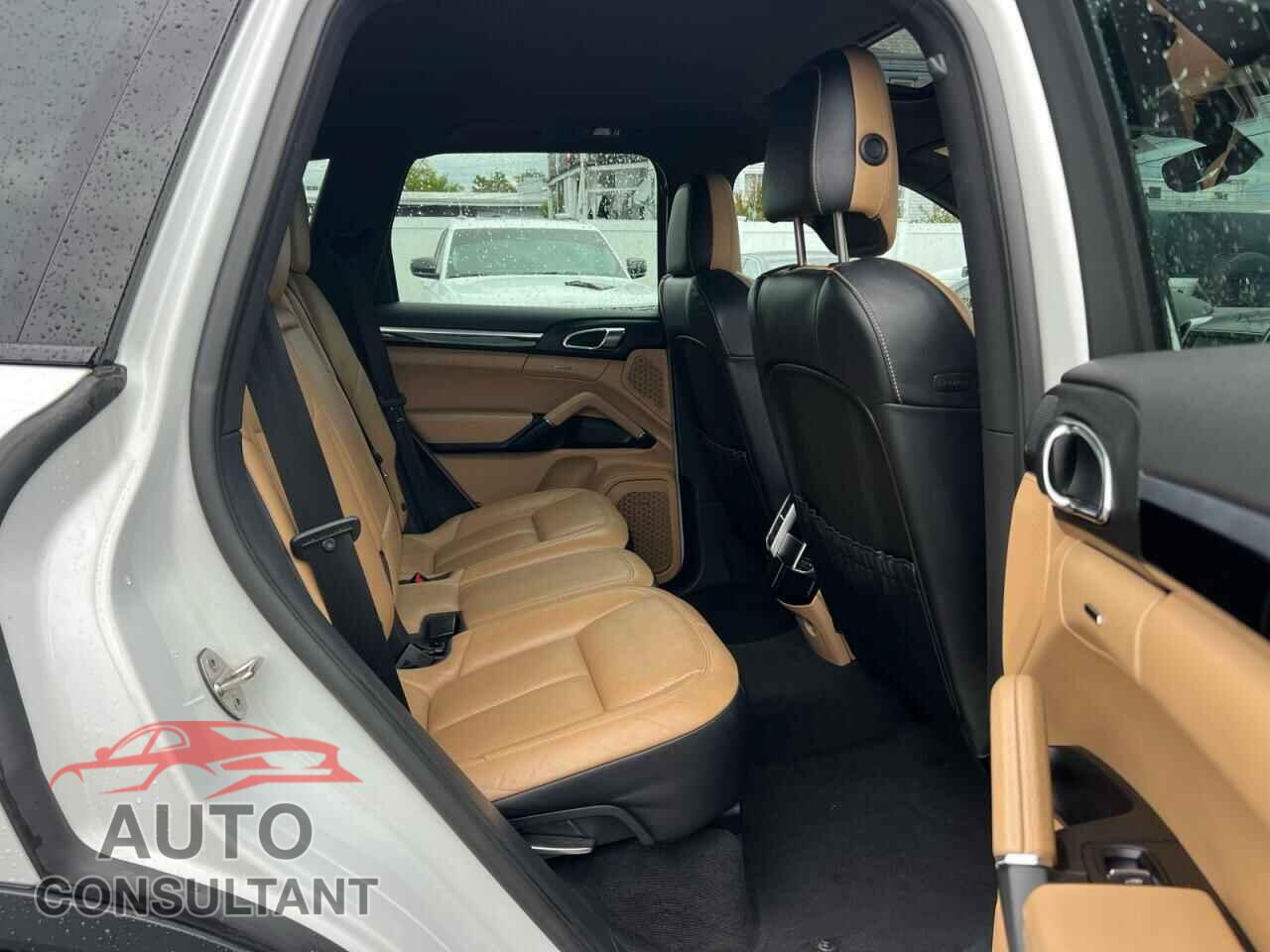 PORSCHE CAYENNE 2016 - WP1AA2A26GLA08205