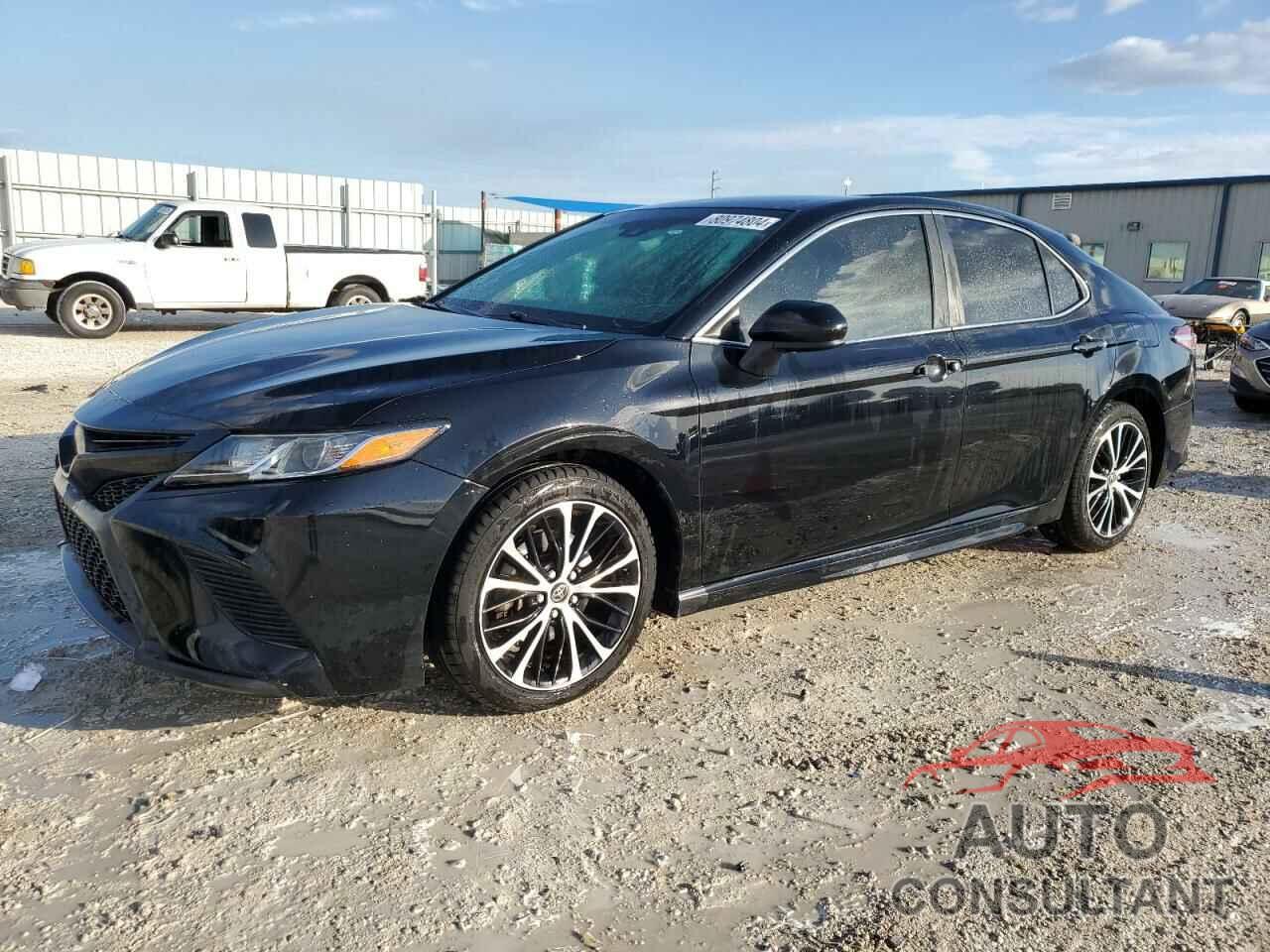 TOYOTA CAMRY 2018 - 4T1B11HK4JU584717
