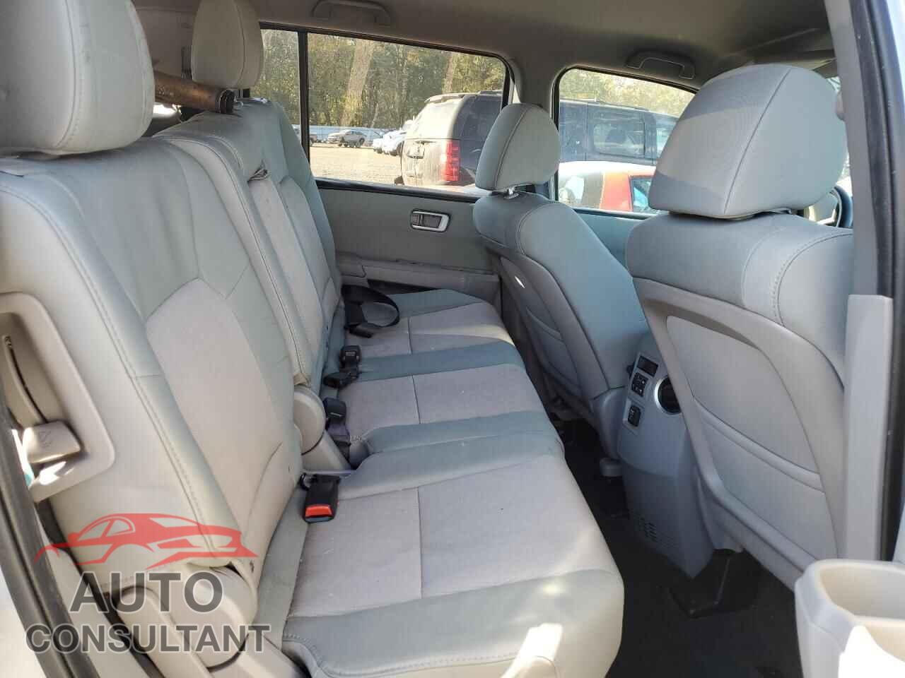 HONDA PILOT 2015 - 5FNYF4H47FB018599