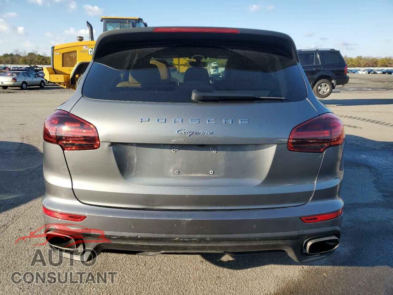 PORSCHE CAYENNE 2016 - WP1AA2A23GKA12329