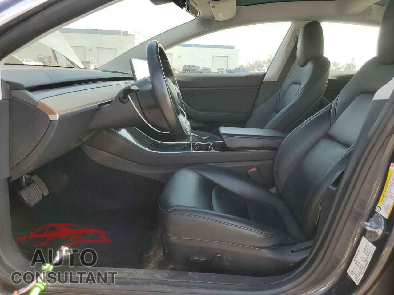 TESLA MODEL 3 2019 - 5YJ3E1EA5KF402459